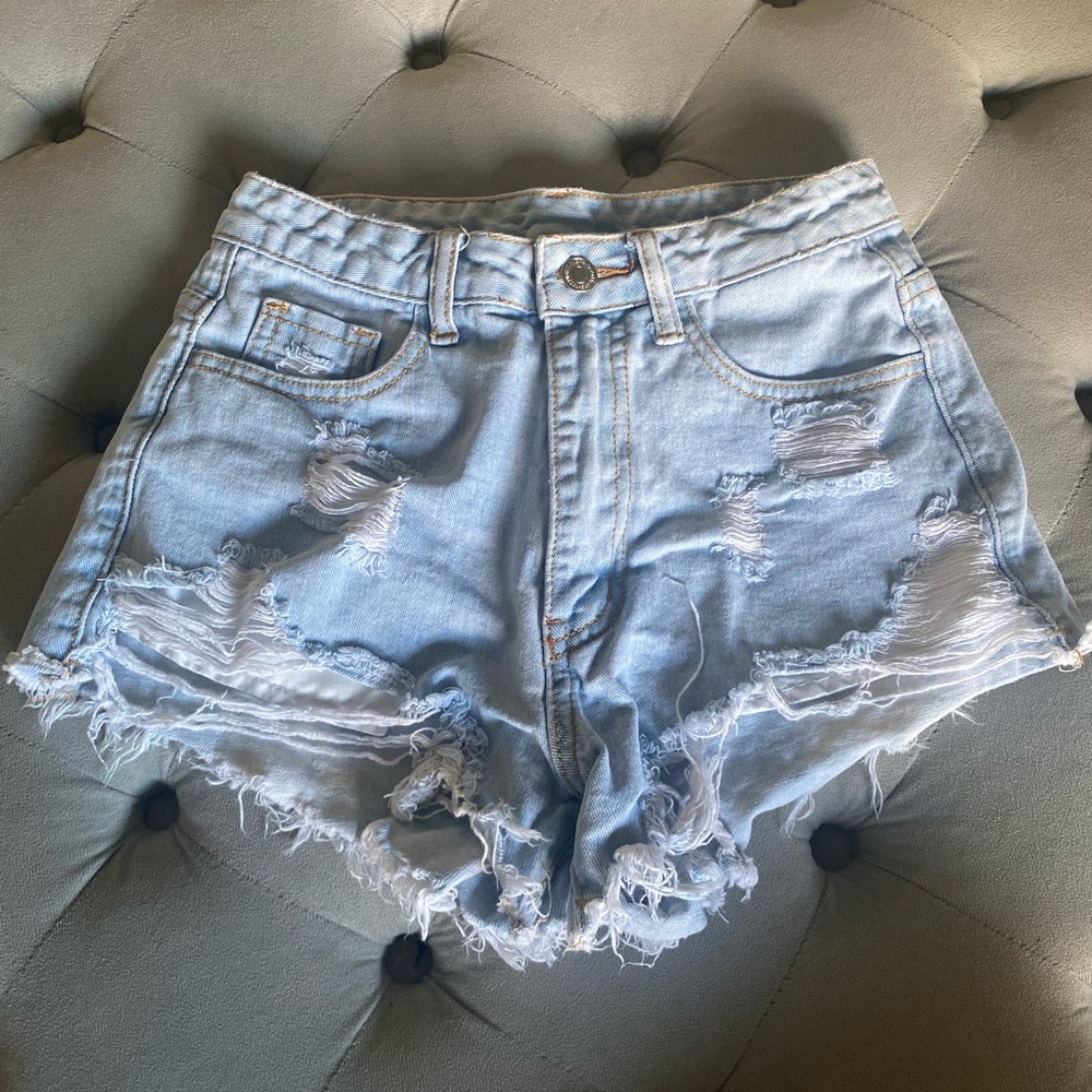 SHEIN DENIM BLUE RIPPED JEAN SHORTS. size small.